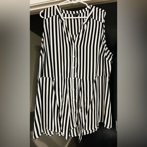 Torrid - Sleeveless Striped Blouse - Size 2 (18/20) - Black/White